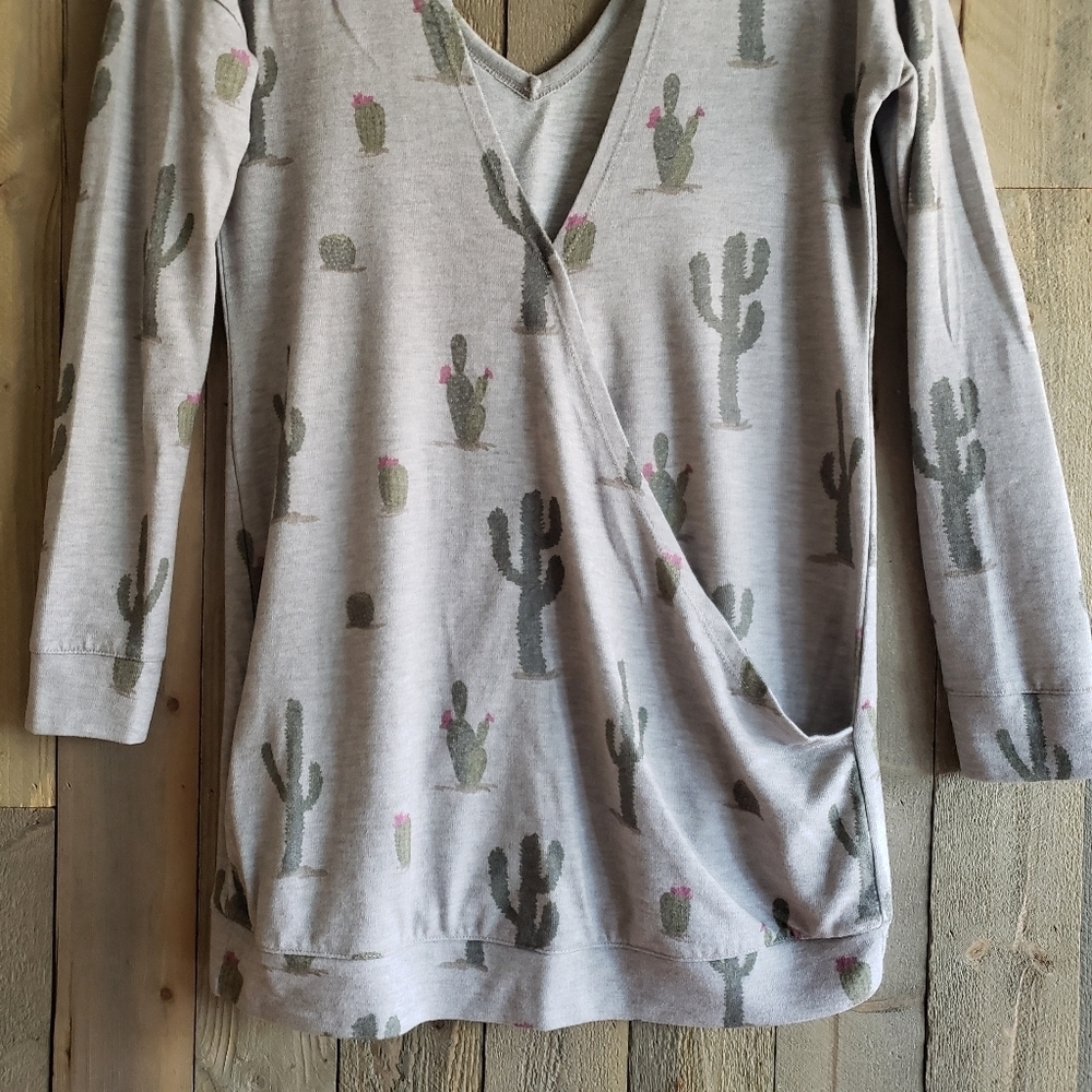 Eyeshadow  Tunic S Small Gray Cactus V-Neck - Picture 4 of 7